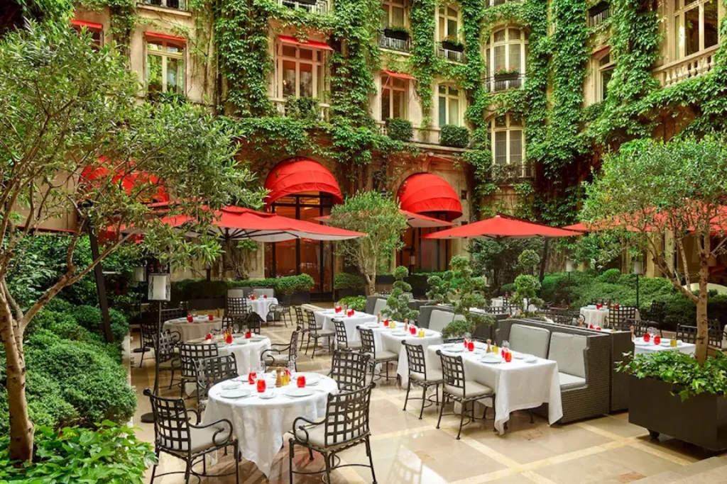 Hôtel Plaza Athénée​ - Luxury Hotel