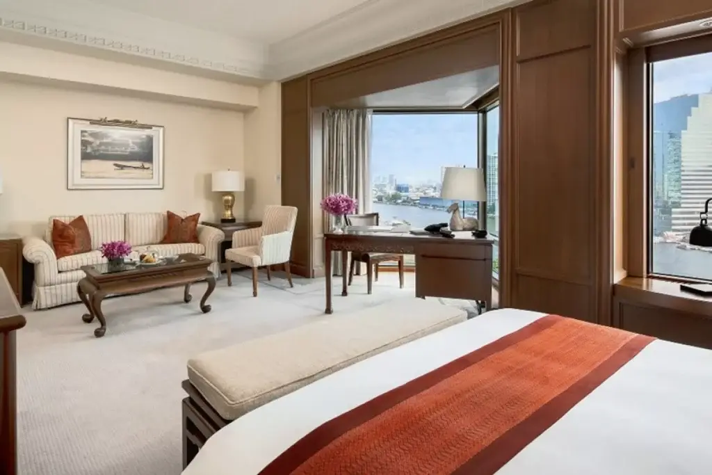 The Peninsula Bangkok - Luxury Hotel